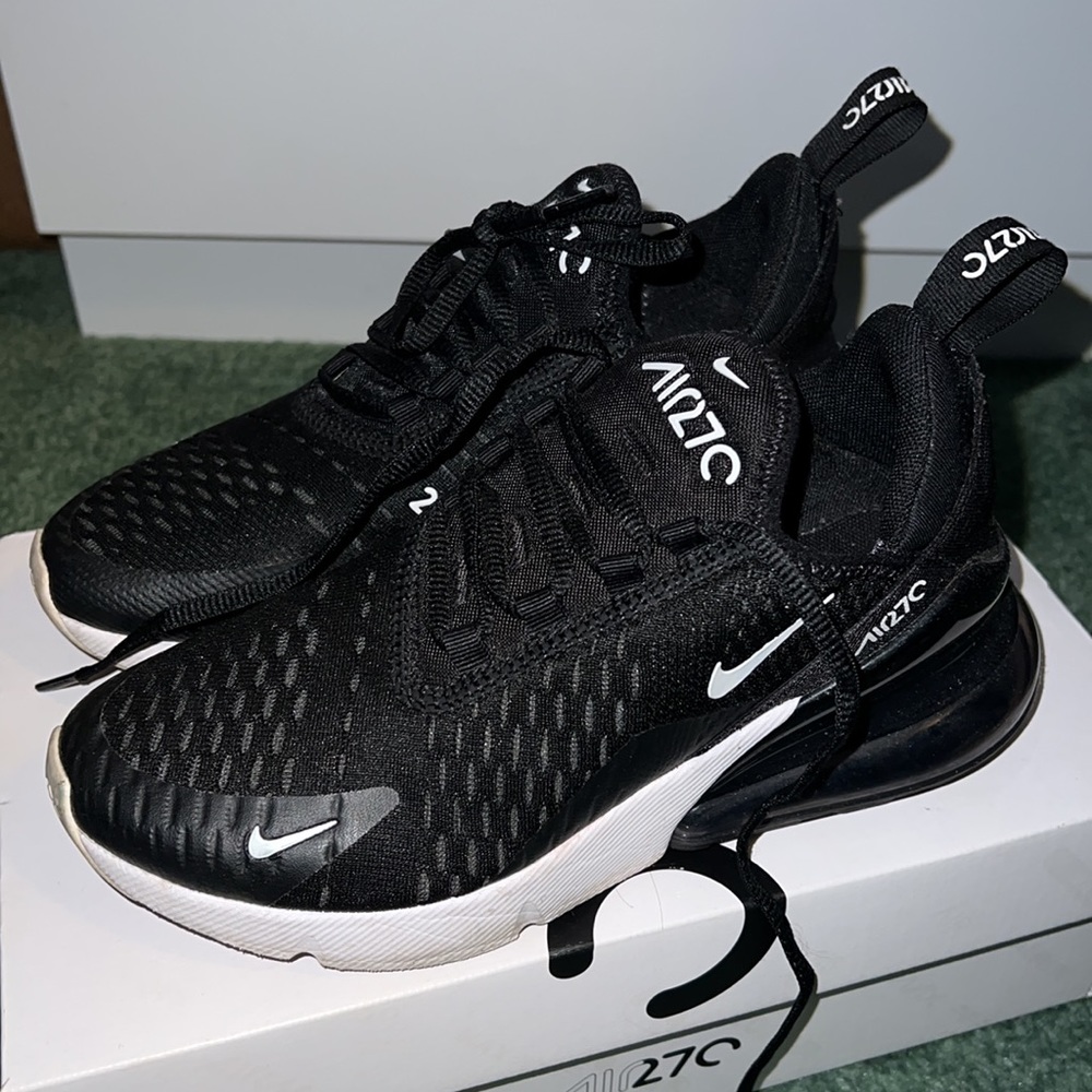 Size 5 women’s air max 270